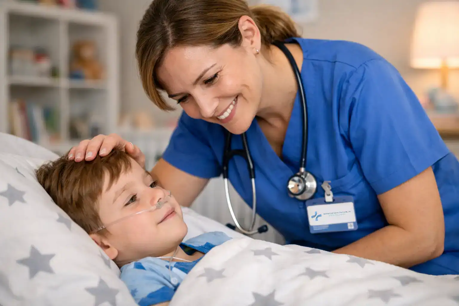 Pflegefachkraft beruhigt Kind mit Sauerstoffbrille im Bett
